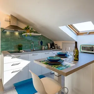 Apartment Mansarda Al Mare By Portofinovacanze, Rapallo